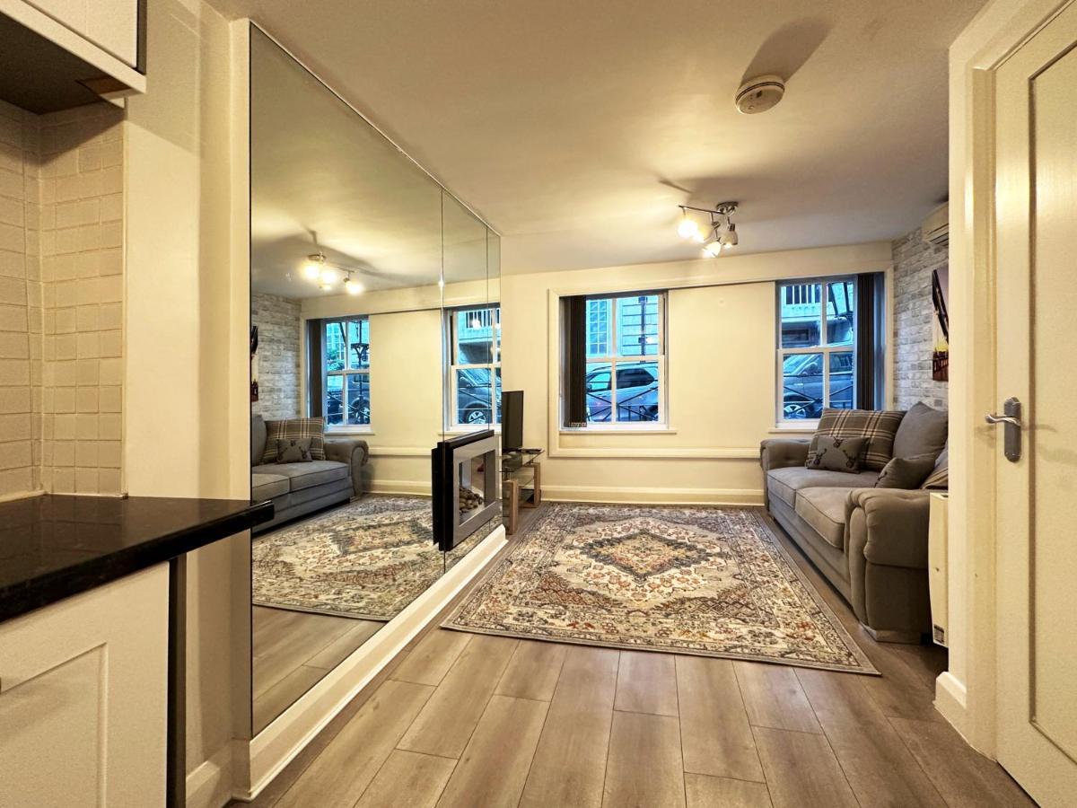 Chic Apartment In Mayfair Londen Buitenkant foto