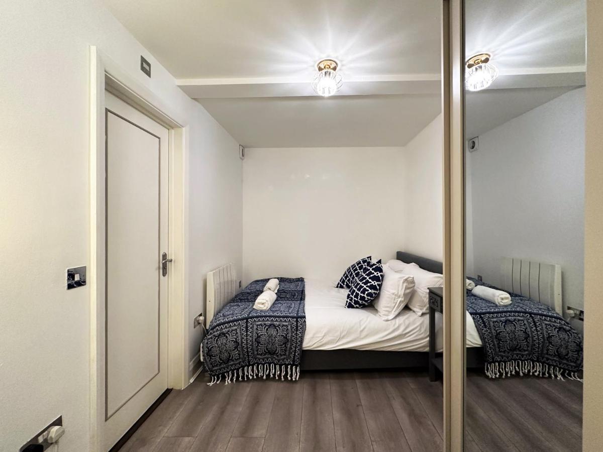 Chic Apartment In Mayfair Londen Buitenkant foto